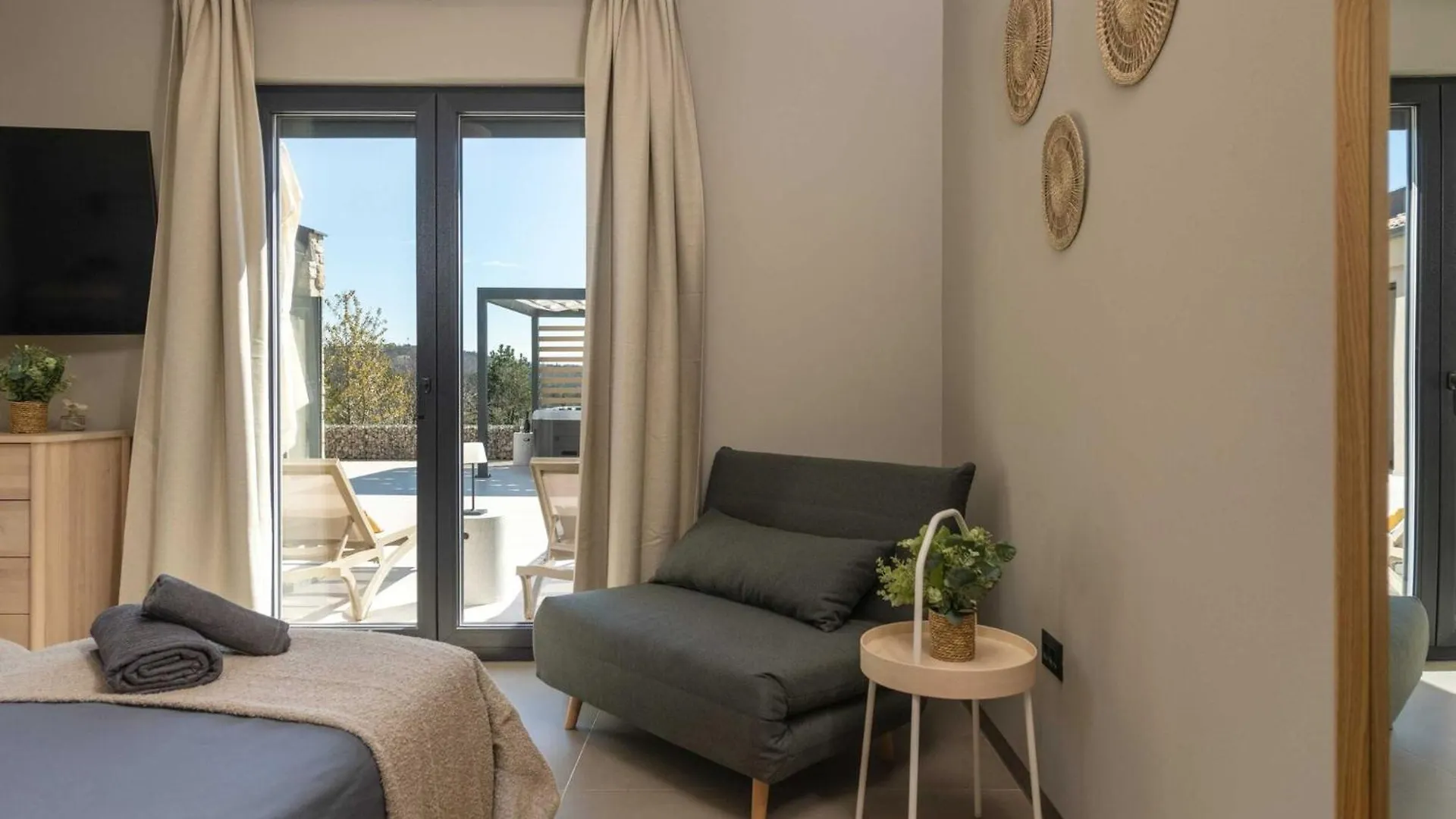 Villa Noeli With Swimming Pool Hum